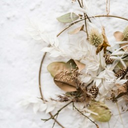 Individueller Traumfänger floral gestaltet von Meisterloristin Franzi Bayrischer Wald