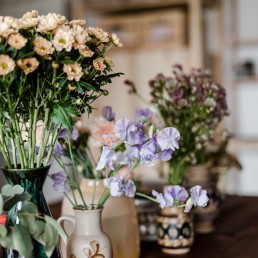 Verschiedene Vasenfüllungen mit Blumenauswahl für Kranzbindeworkshop von Ganz Unverblümt Regensburg