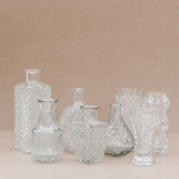 Vintage-Vasen von Ganz Unverblümt mit passenden Blumen mieten