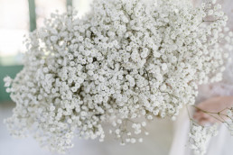 Natürlicher Brautstrauß in Weiß von Ganz Unverblümt