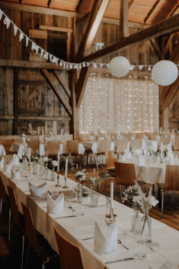 Hochzeit im Boholook mit Deko und Blumen von Ganz Unverblümt